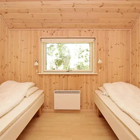 12 Person In Rodby-by Traum *