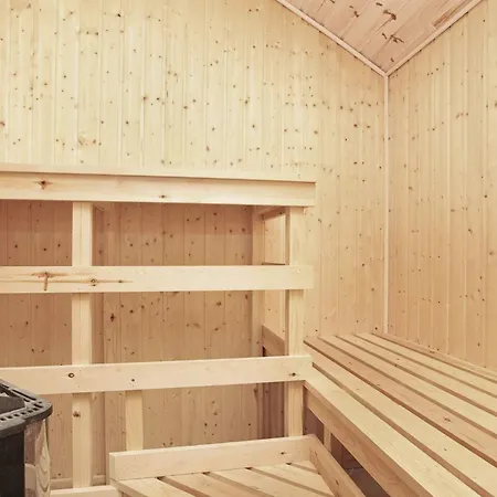 12 Person In Rodby-by Traum *