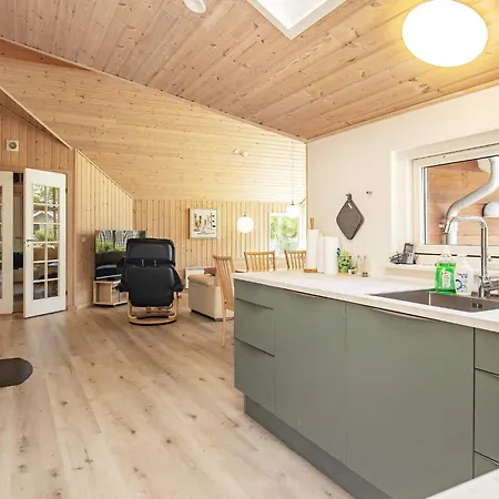 12 Person In Rodby-by Traum Kramnitse