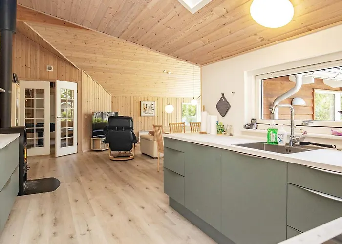 12 Person In Rodby-by Traum Kramnitse